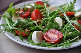 Пряный аромат Средиземного моря - руккола салат: польза и вред