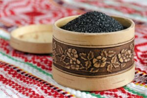 Чёрная соль - польза и вред кулинарной приправы, особенности её применения
