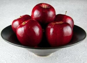 Яблоки: польза и вред, свойства фрукта