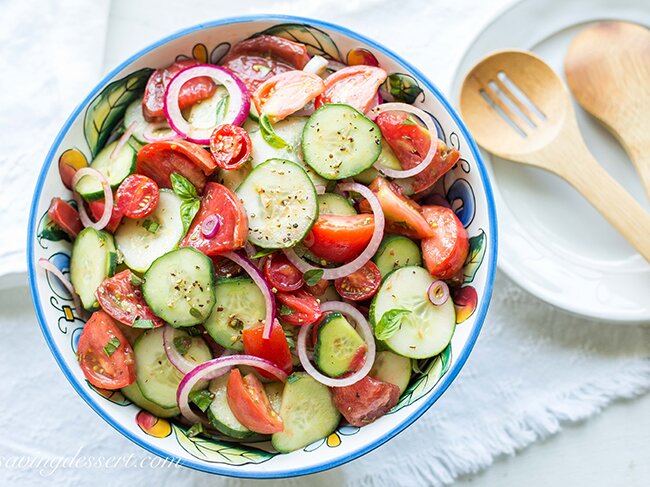 Салат из огурцов и помидоров вреден для здоровья