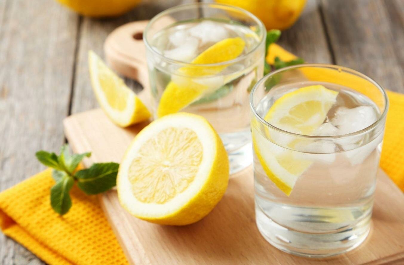 Вода с лимоном: польза для организма при похудении
